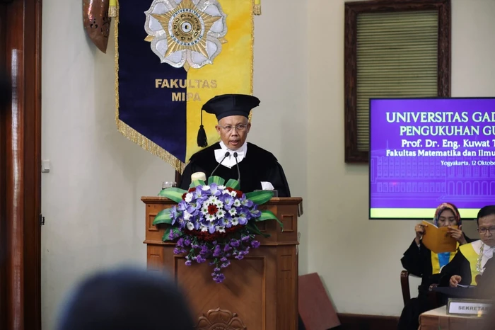 Dr. Kuwat Priyana Dikukuhkan Sebagai Guru Besar UGM