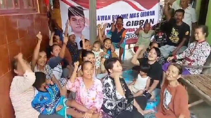 Dukungan dari masyarakat Indramayu untuk Gibran Rakabuming Raka maju jadi Cawapres, Jumat (13/10/2023).