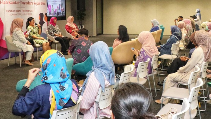 Talkshow bertajuk ‘Sadari-lah Kanker Payudara Sejak Dini’ digelar di Jakarta sebagai bentuk edukasi pada kaum wanita masa kini.