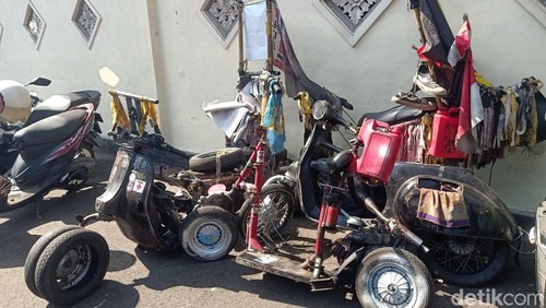 Sejumlah motor milik anak jalanan yang tidak layak jalan disita di Polres Jembrana, Jumat (13/10/2023).