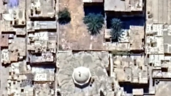 Penampakan Masjid Yassin di kamp pengungsi Shati. Foto: Hatem Moussa/Associated Press, Google Earth