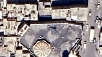 Masjid Al Gharbi (Barat) di kamp pengungsi Shati. Foto: Hatem Moussa/Associated Press, Google Earth