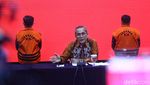 Foto-foto Eks Mentan Syahrul Yasin Limpo Berompi Oranye dan Diborgol