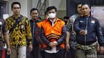 Foto-foto Eks Mentan Syahrul Yasin Limpo Berompi Oranye dan Diborgol