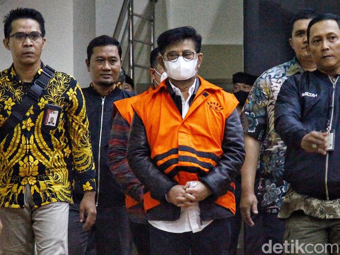 Foto-foto Eks Mentan Syahrul Yasin Limpo Berompi Oranye dan Diborgol