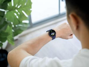 Pengguna Garmin Kini Bisa Balas Chat WhatsApp dari Smartwatch