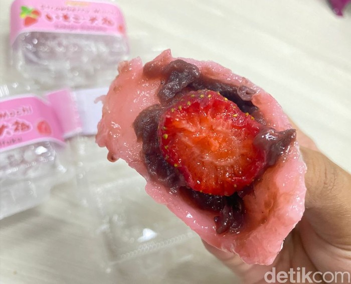 Ibu Ini Dapat Mochi Gratis Dari Pria Misterius, Ternyata yang Punya Supermarket!