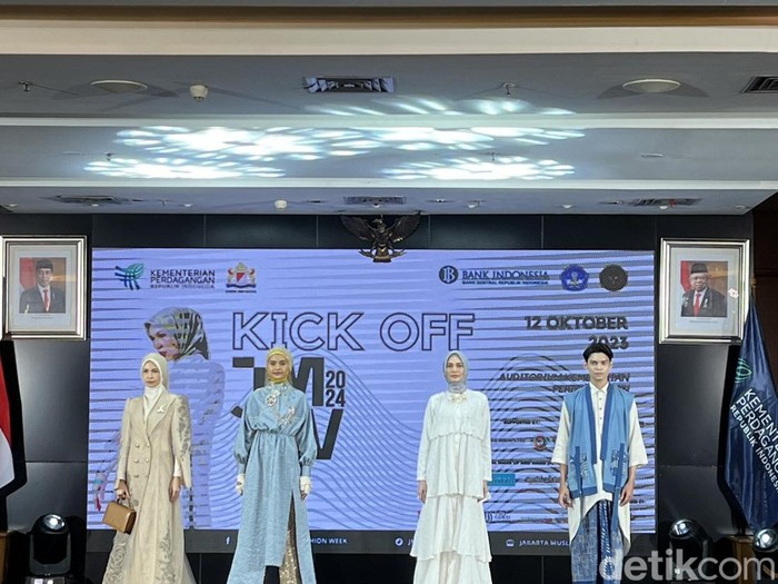 Jakarta Muslim Fashion Week (JMFW) 2024 akan berlangsung pada 19-21 Oktober 2023, di Indonesia Convention Exhibition (ICE) BSD, Tangerang.