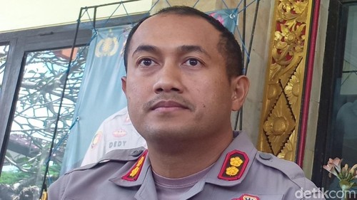 Kapolres Tabanan AKBP Leo Dedy Defretes saat menerima supervisi dari Kompolnas dan Kemen PPPA terkait proses hukum kasus pelecehan seksual dengan tersangka Jero Dasaran Alit, Jumat (13/10/2023). (Chairul Amri Simabur/detikBali)