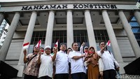 Jika gugatan dikabulkan, Tim Hukum Merah Putih dan Loyalis Partai Golkar mendorong Wali Kota Surakarta sekaligus putra Jokowi, Gibran Rakabuming Raka (36) mendapat tiket cawapres 2024.