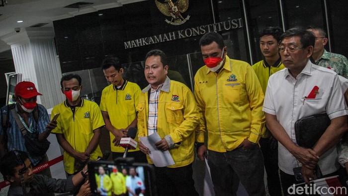 Ke MK, Relawan Jokowi-Kader Golkar Dukung Gibran Jadi Cawapres