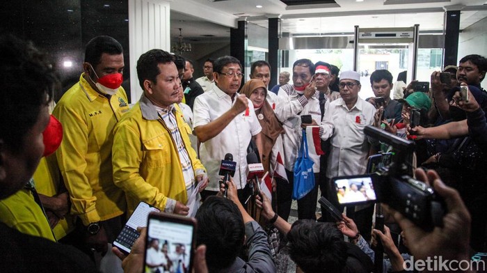 Ke MK, Relawan Jokowi-Kader Golkar Dukung Gibran Jadi Cawapres Ke MK, Relawan Jokowi-Kader Golkar Dukung Gibran Jadi Cawapres