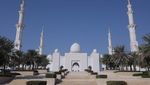 Kemegahan Masjid Agung Sheikh Zayed Abu Dhabi yang Punya 82 Kubah