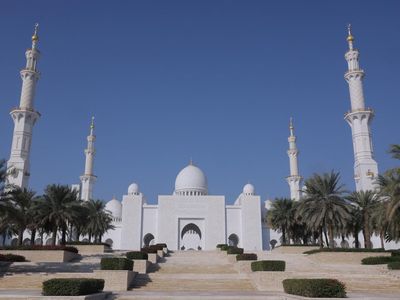 Kemegahan Masjid Agung Sheikh Zayed Abu Dhabi yang Punya 82 Kubah