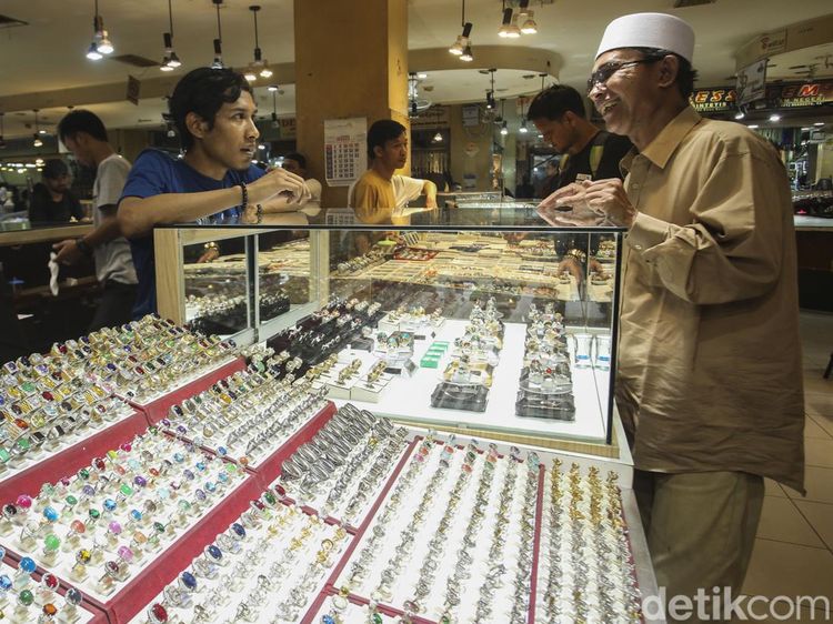 Kilau Pusat Batu Akik Rawa Bening yang Kian Meredup