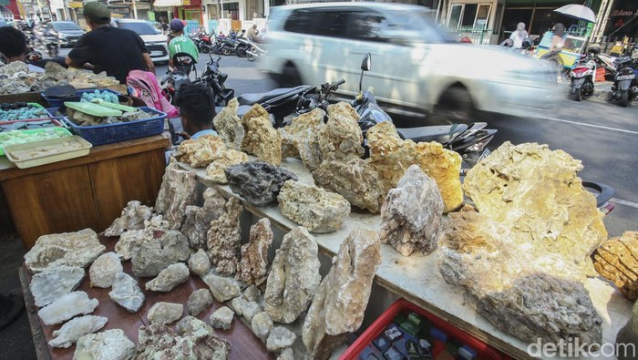 Kilau Pusat Batu Akik Rawa Bening yang Kian Meredup