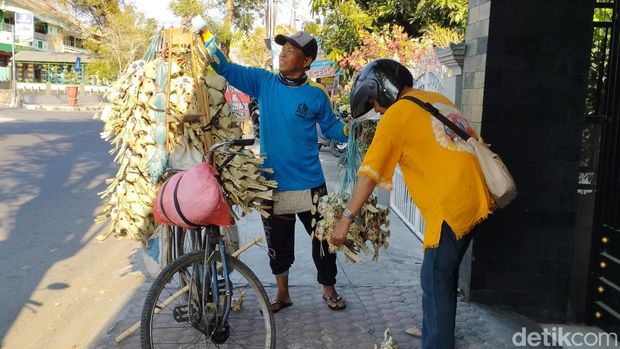 Kisah Pardi, Keliling Jawa-Madura Kayuh Sepeda Jajakan Mainan Daun Lontar