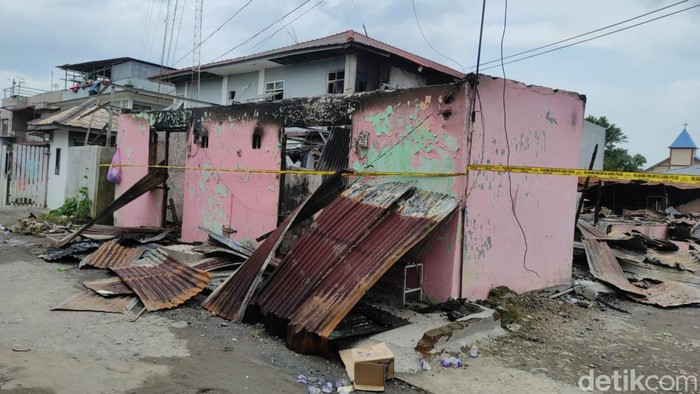 Kondisi rumah warga pasca terbakar di Medan. (Foto: Goklas Wisely)