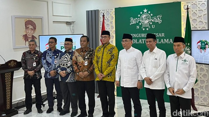 KPU dengan PBNU menandatangani nota kesepahaman terkait sosialisasi pendidikan pemilih di Pemilu 2024 (Azhar/detikcom).