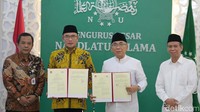 Pengurus Besar Nahdlatul Ulama (PBNU) dan Komisi Pemilihan Umum (KPU) menandatangani kerja sama atau nota kesepahaman tentang sosialisasi pendidikan pemilih dan pengembangan sumber daya manusia (SDM) dalam penyelenggaraan pemilihan umum (Pemilu) 2024.  