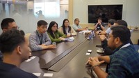 Dalam pelaksanaanya, series Y-Axis pertama MCI berkolaborasi dengan salah satu portfolio, yakni Ayoconnect. Terdapat sekitar 23 startup binaan MCI yang diundang dalam program Y-Axis, yakni MTI / Yokke, PTEN, LinkAja, FitAja, GoTo, dan beberapa startup lainnya. Nantinya, ke-23 startup tersebut berkesempatan untuk berdiskusi agar bisa saling terintegrasi dengan ekosistem Mandiri Group, Korporasi dan BUMN serta perwakilan dari Mandiri Group.