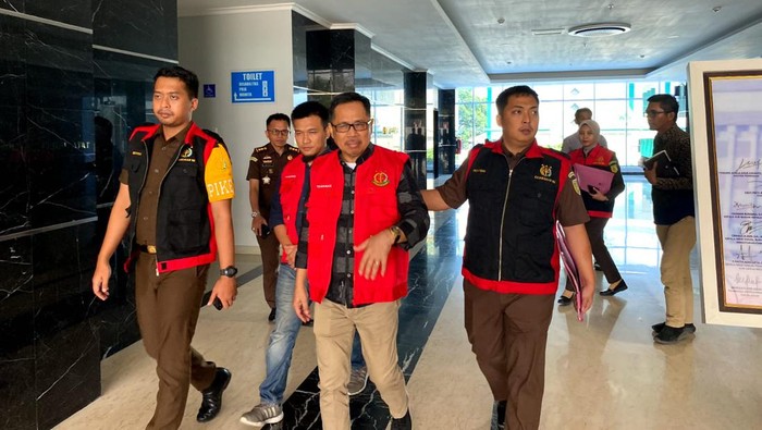 Mantan Rektor Untad Palu Muhammad Basir jadi tersangka kasus korupsi IPCC Untad.