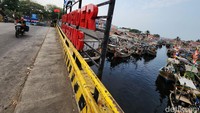 Berdasarkan data dari Badan Informasi Geospasial dengan Pusat Hidrografi dan Oseanografi TNI Angkatan Laut, luas perairan Indonesia sebesar 6,4 juta kilometer persegi. Sementara itu, dari laman Direktorat Jenderal Pengelolaan Ruang Laut, Kementerian Kelautan dan Perikanan sebanyak 2,55 juta kilometer persegi merupakan luas Zona Ekonomi Eksklusif. Untuk mencapai hasil yang berarti, juga perlu mengatasi degradasi ekosistem pesisir dari sumbernya dan terlibat dalam perlindungan dan konservasi ekosistem pesisir secara proaktif.  