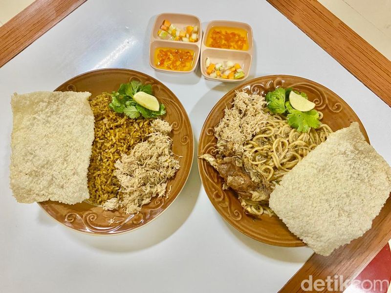 Mie Kepiting Ibu RT di Pasar Cipete yang sajikan mie garlic butter dengan kepiting soka