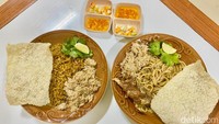 Sajian makanan yang ditawarkan bisa memilih mie atau nasi yag kemudian dipadukan dengan kepiting. Kamu bisa memilih antara daging kepiting saja atau kepiting soka goreng utuh. Foto: detikFood/Yenny Mustika Sari