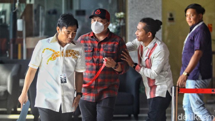 Momen Direktur Kementan Tersangka Korupsi Tiba di KPK