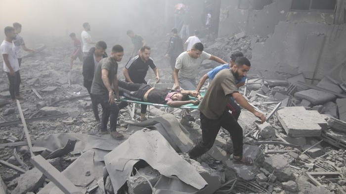 Palestinians evacuate wounded after an Israeli airstrike in Rafah refugee camp, southern Gaza Strip, Thursday, Oct. 12, 2023. (AP Photo/Hatem Ali)