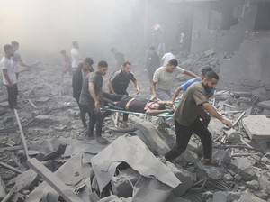 Momen Dramatis Evakuasi Bocah Gaza yang Tertimbun Reruntuhan