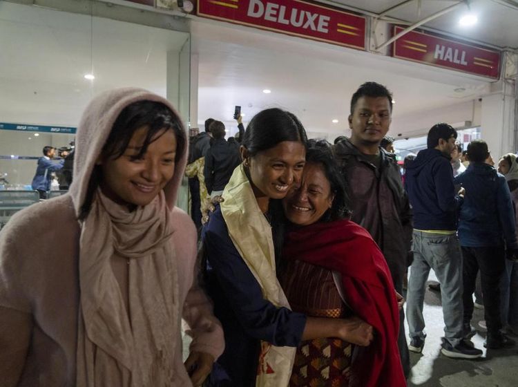 Momen Haru Warga Nepal Berhasil Pulang dari Israel