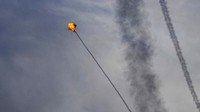 Iron Dome berhasil menembak salah satu roket Hamas di langit Ashkelon, Rabu (11/10/2023). AP Photo/Ariel Schalit.  