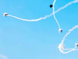 Momen Iron Dome Israel Berusaha Cegat Serangan Roket Hamas