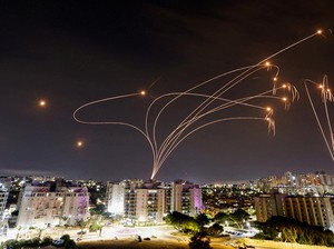 Sayap Bersenjata Hamas di Lebanon Tembakkan Rentetan Roket ke Israel