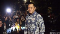 AHY tiba di Kertanegara IV, Jakarta Selatan, Jumat (13/10/2023), pukul 18.53 WIB dengan didampingi oleh Sekjen Demokrat Teuku Riefky. 