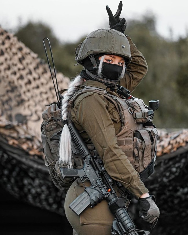 Ini bukan perang, ini adalah kejahatan melawan kemanusiaan. Hal-hal yang membuatku terjaga saat malam, hal-hal mengerikan yang terjadi, kami mendengar hal-hal yang sama dengan cerita Holocaust, tulisnya. Foto: Instagram Natalia Fadeev