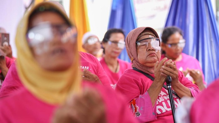 Guna mensukseskan mata bebas katarak 2023, Pengelola tambang emas Martabe, PT Agincourt Resources menggelar operasi katarak gratis sebanyak untuk 1.300 warga sekitar perusahaan.