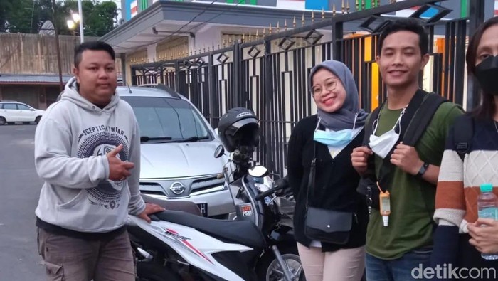 Para jemaah yang menyewa motor untuk datang ke majelis Gus Iqdam di Blitar