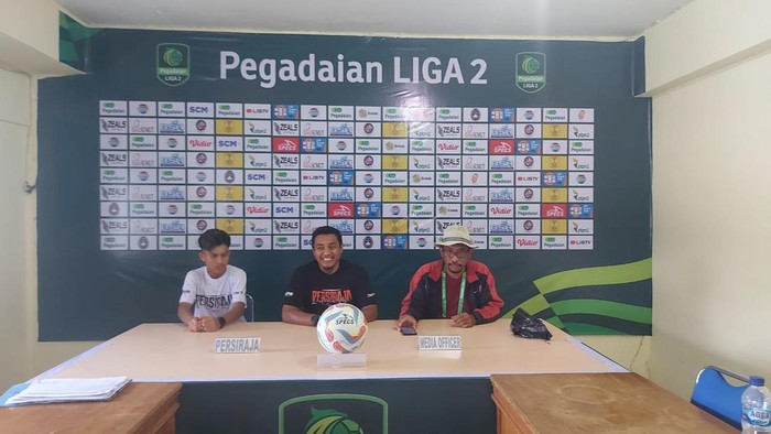 Pelatih dan pemain Persiraja Banda Aceh saat konfrensi pers jelang laga menghadapi PSDS Deli Serdang di Stadion Baharoeddin Siregar (Dok. Humas PSDS Deli Serdang)