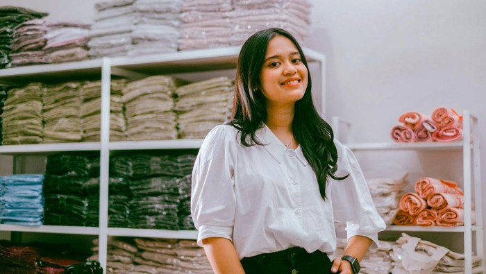Pemilik toko Monica The Label