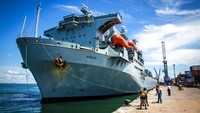 Ini adalah kapal RFA Argus milik Angkatan Laut Kerajaan Inggris. AP Photo/Michael Duff.