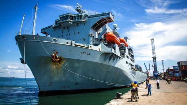 Penampakan Kapal Perang Inggris yang Dikirim untuk Bantu Israel