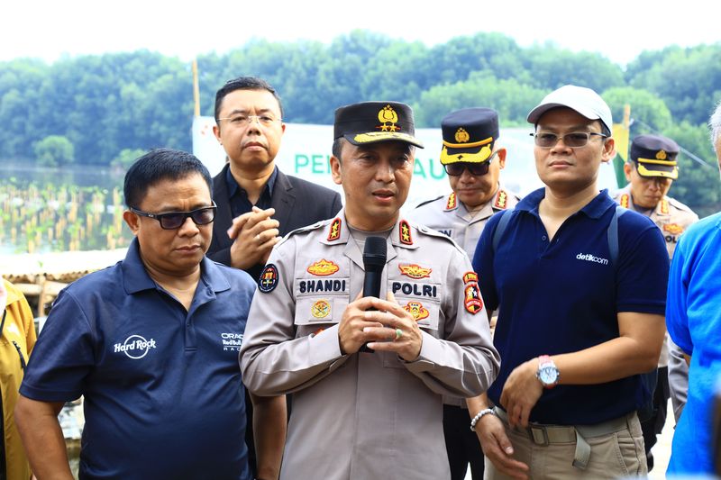 Penanaman mangrove oleh Div Humas Polri (dok. Humas Polri)