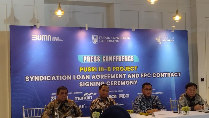 Penandatanganan pembiayaan proyek Pabrik Pusri IIIB