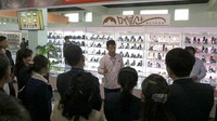 Mereka berburu sepatu pada pameran alas kaki nasional musim gugur 2023.  