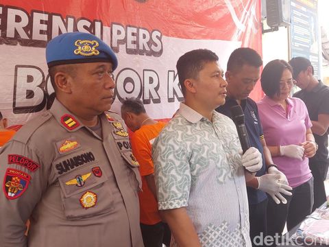 Polisi menangkap Mamad Supriyatna (58), seorang marbut di Kota Bogor atas dugaan pencabulan terhadap 5 bocah perempuan. (M Sholihin/detikcom)