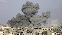Israel menyatakan telah menjatuhkan 6 ribu bom berbobot 4 ribu ton di Gaza selama enam hari berturut-turut. AP Photo/Hatem Ali.  