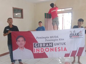Relawan Gibran Beri Bantuan untuk Perbaikan Musala di Bogor